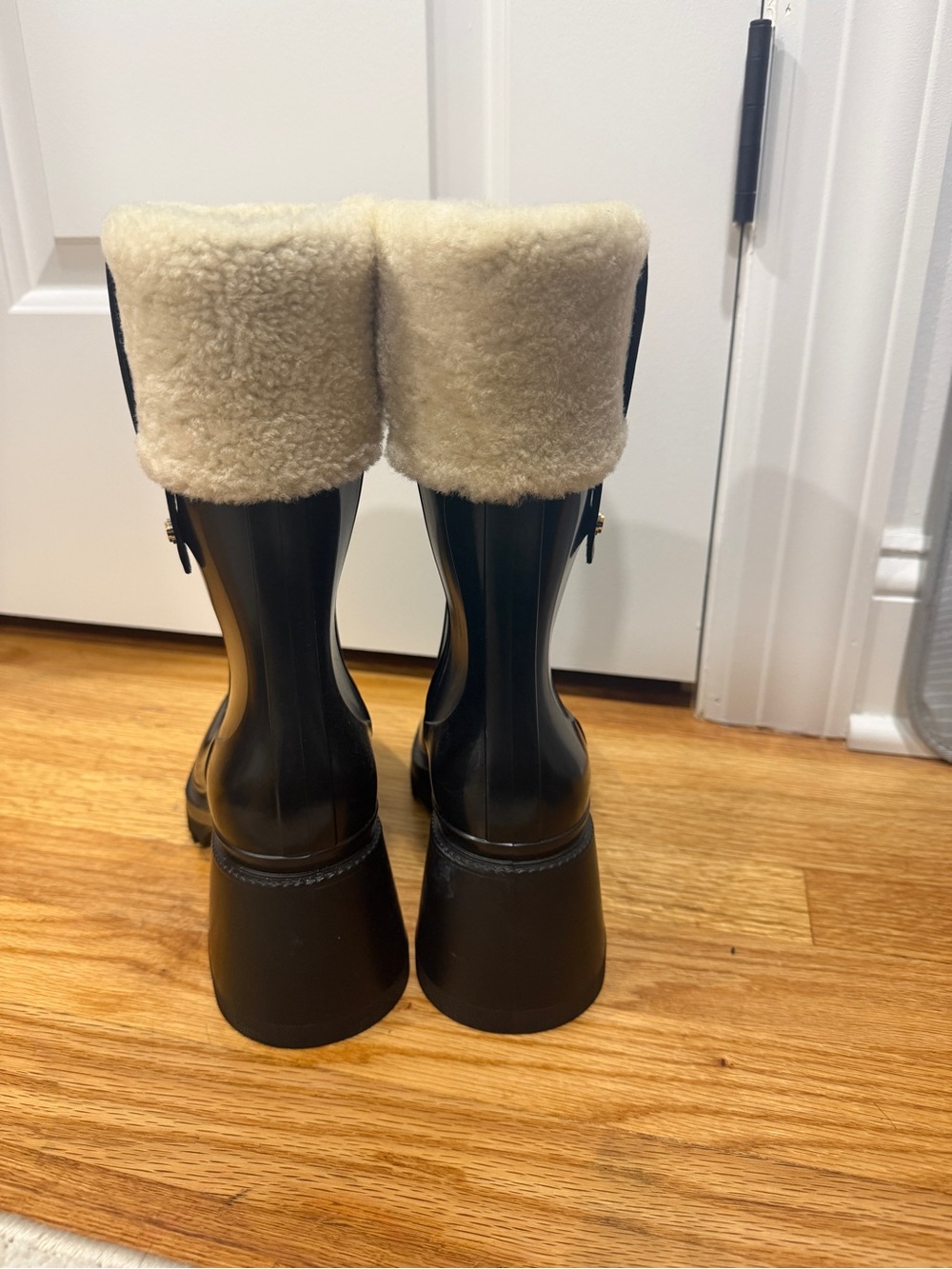 Chloe Black Heeled Chelsea Boots with Cream Shearling Cuff - Picture 5 of 7